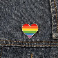 Pin ''regenboog hartje'' broche, gay pride, kledingspeld