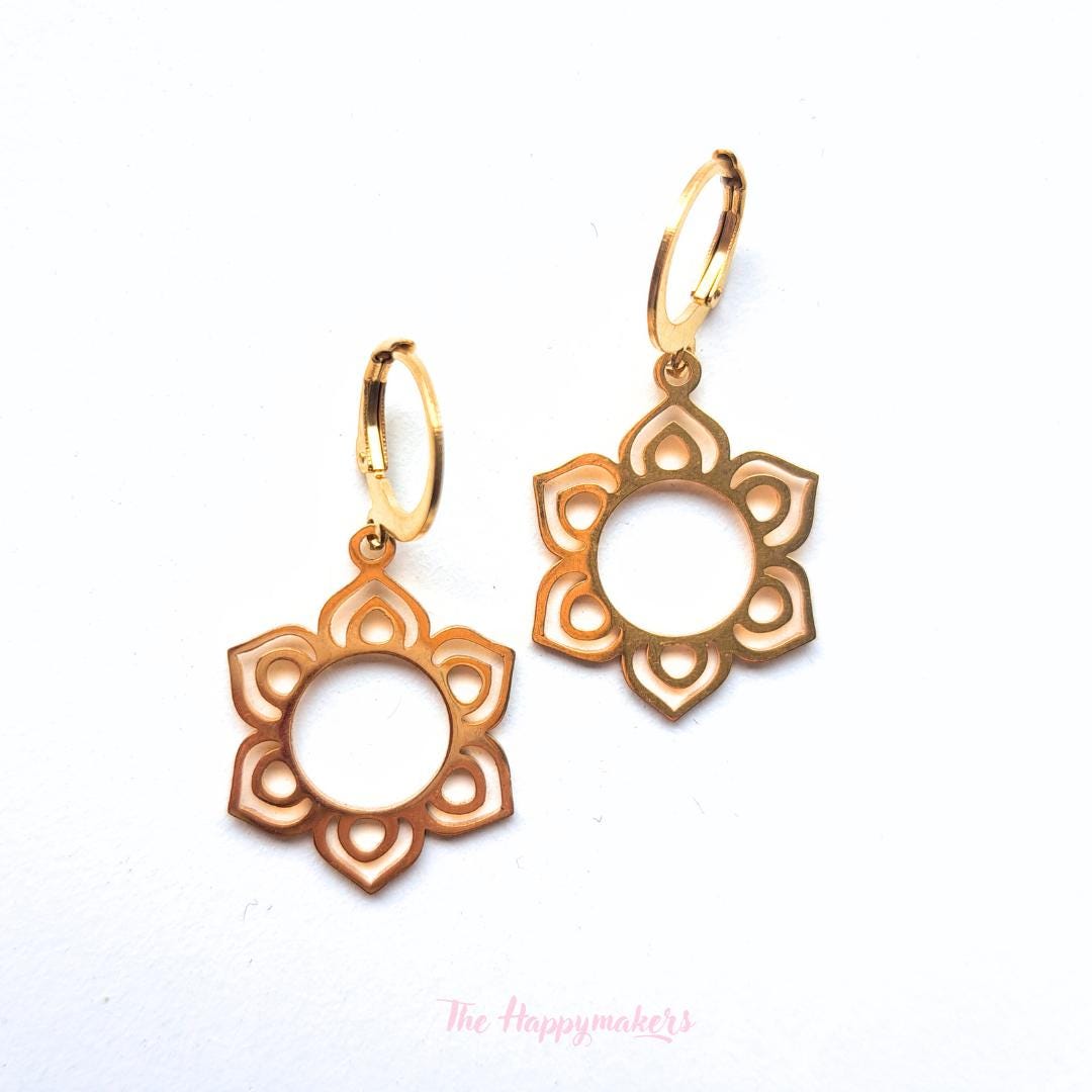 Oorbellen stainless steel, boho, bedeloorbellen, statement oorbellen ''round flower'' goud of zilver