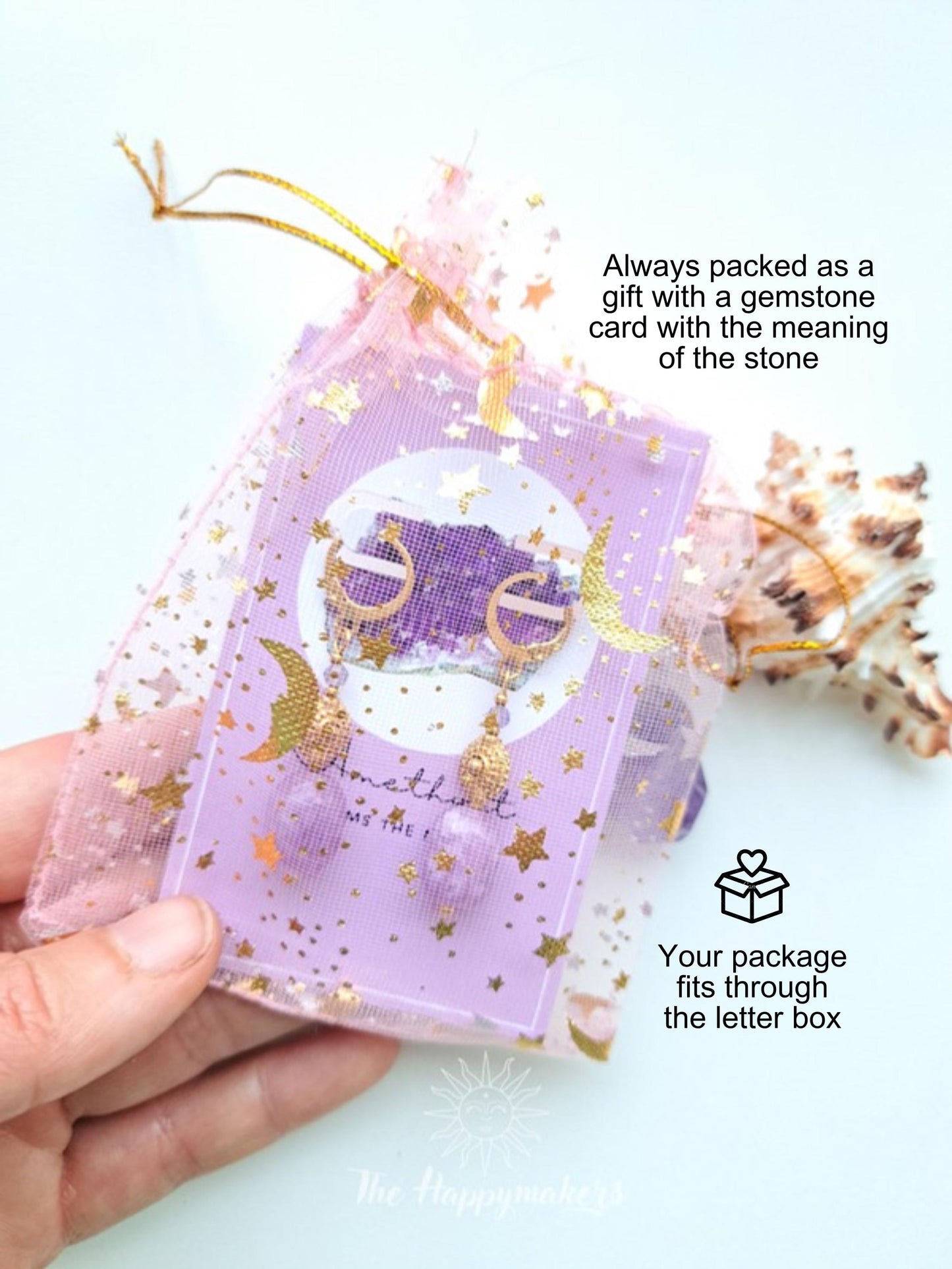 altijd als een cadeautje ingepakt, inclusief gratis edelsteen kaartje waar de betekenis van de steen op de achterkant staat. Je pakketje wordt klein verpakt en past door de brievenbus.