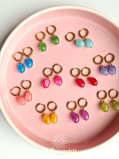 Oorbellen van grote glaskralen